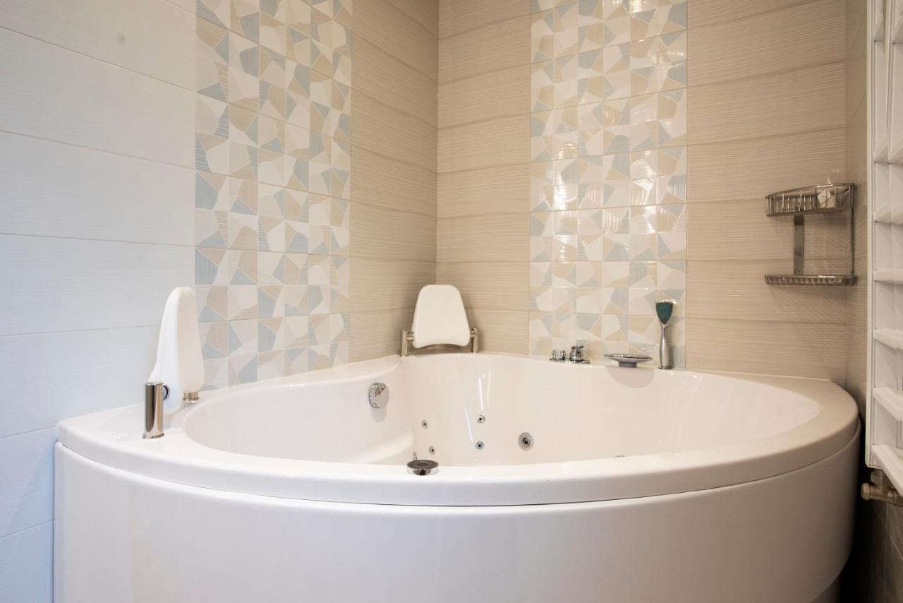 Family Hotel Business Club Choumen Extérieur photo
